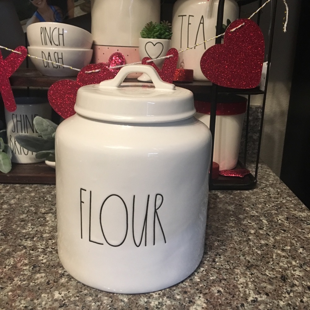 Rae Dunn chubby flour